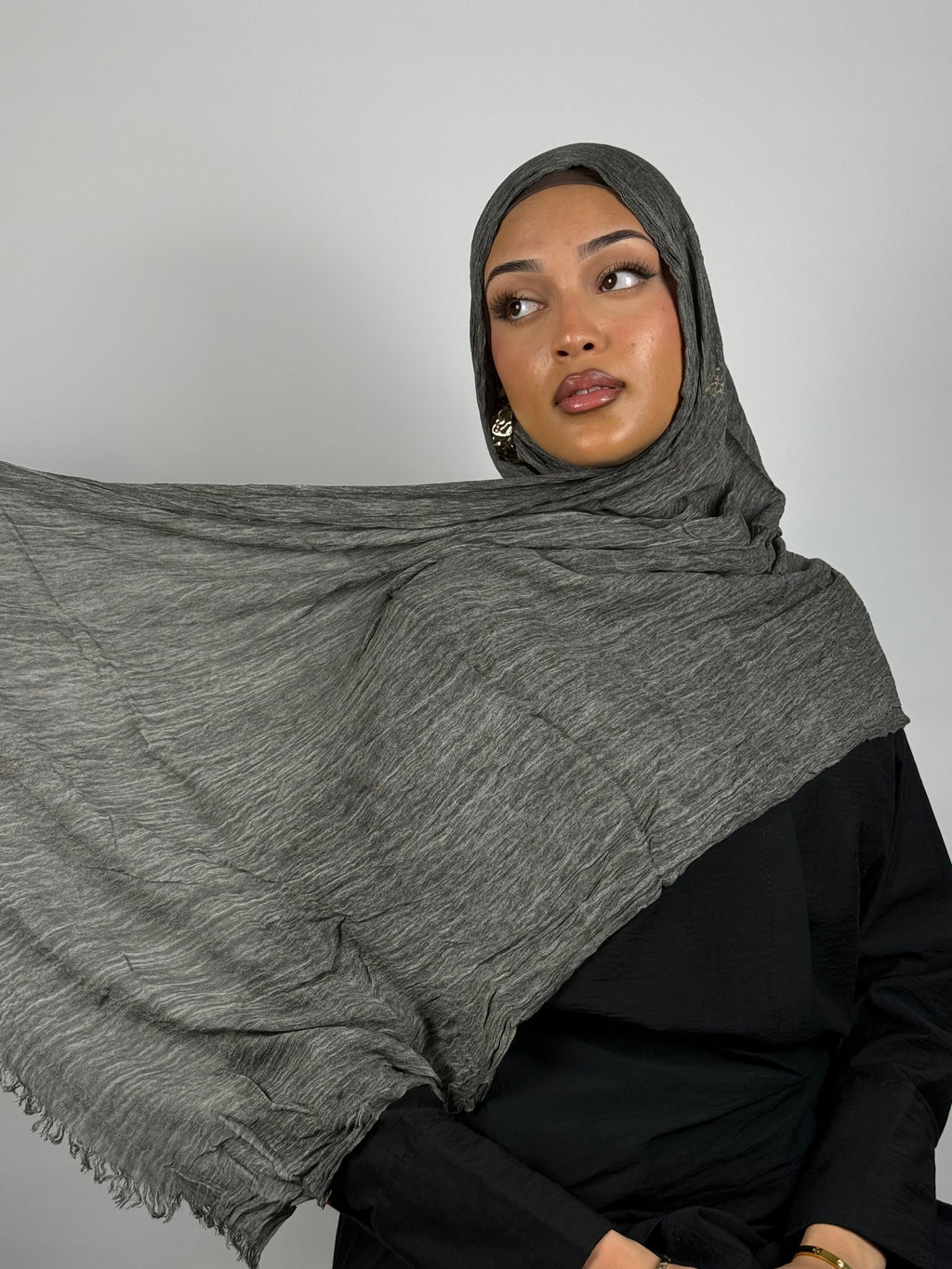 Crinkle Hijab in Charcoal Grey